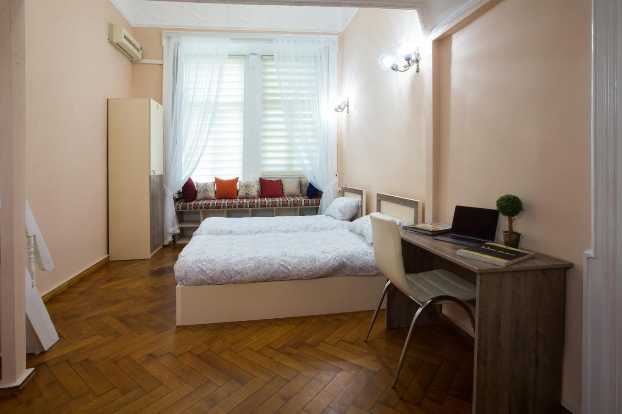 Khamsa Hostel Баку Стая снимка